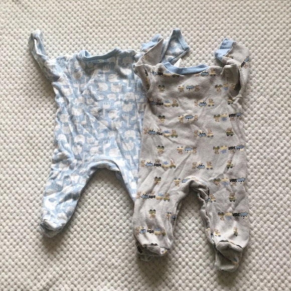 BUNDLE 0\3 Month 2 FOOTIES 4 ONESIES NWOT - Picture 3 of 8